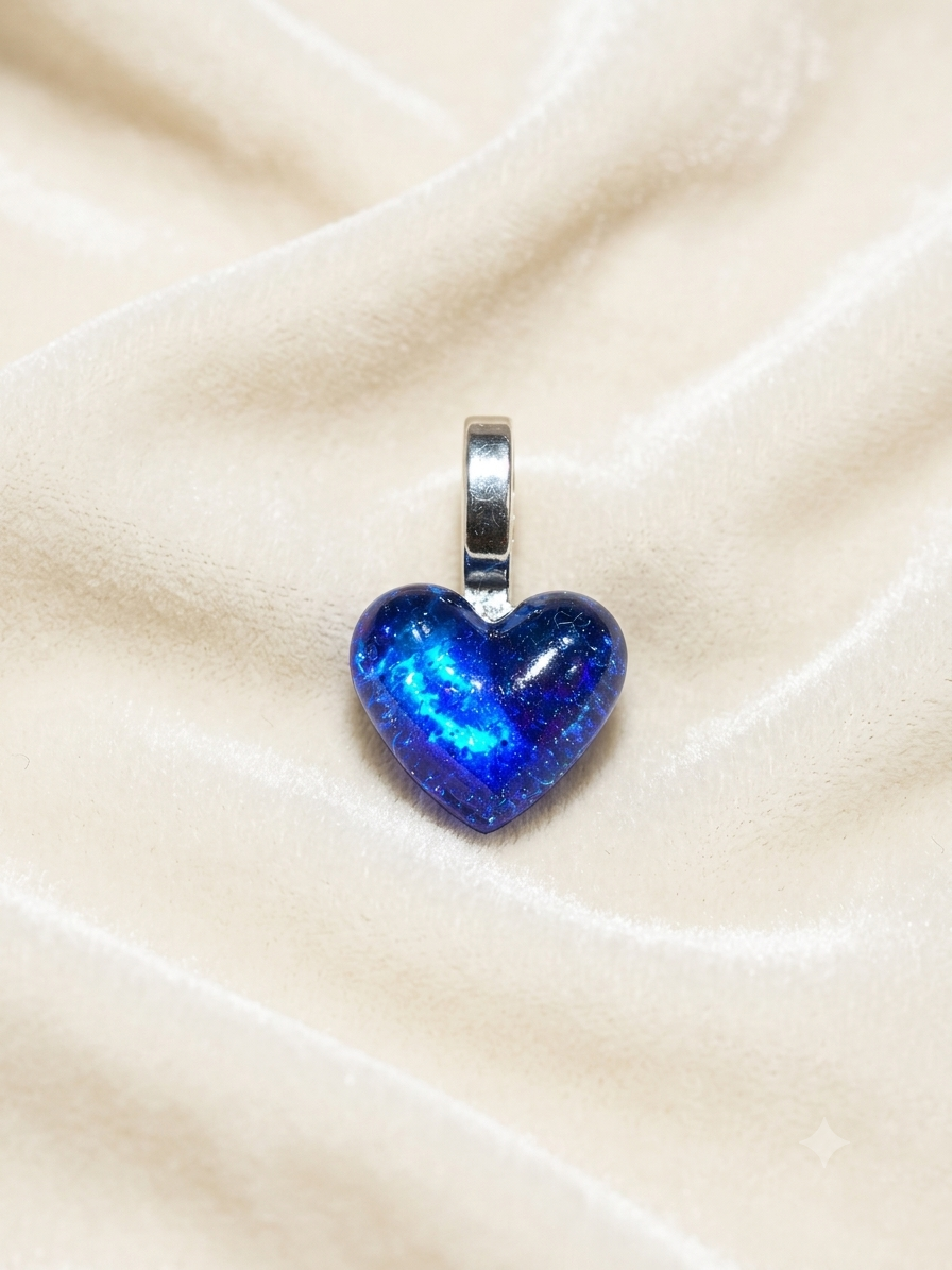 Blue Glitter Heart Pendant NFC v2